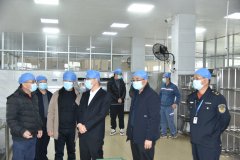 <b>岗美镇：梁健敏督导查抄校园食物平安工做</b>